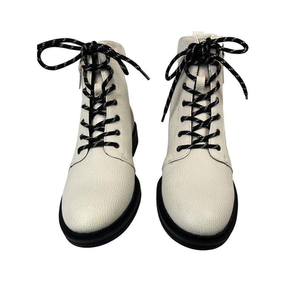 Baretraps Women's White Amysue Boots Size 8M
